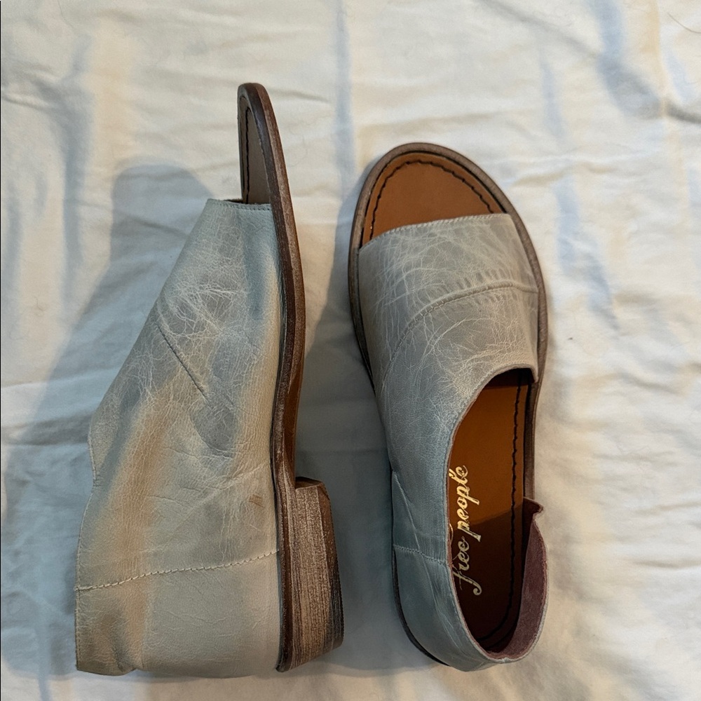 Free People Light Gray Open-Toe Leather Flats